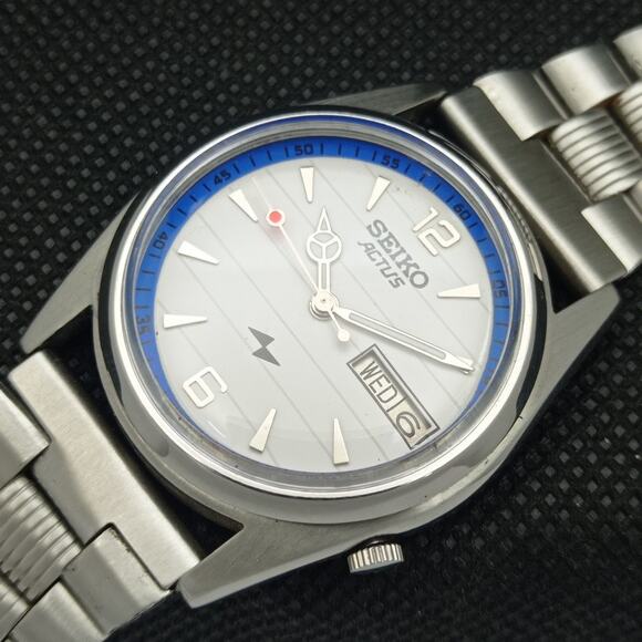 Vintage 1983 Seiko Automatic Mens Silver Watch W/daydate & Blue accents - Picture 6 of 8
